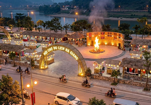 De La Mont_Hà Giang