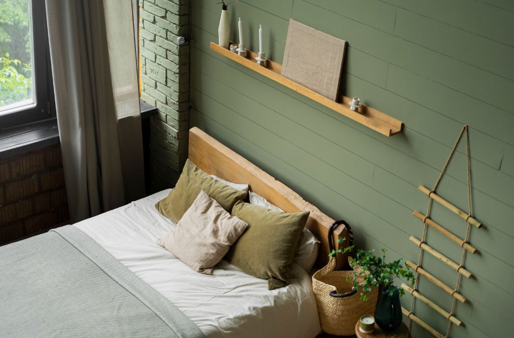 Giường ngủ người mệnh mộc nên được đặt theo hướng Đông hoặc Đông Nam