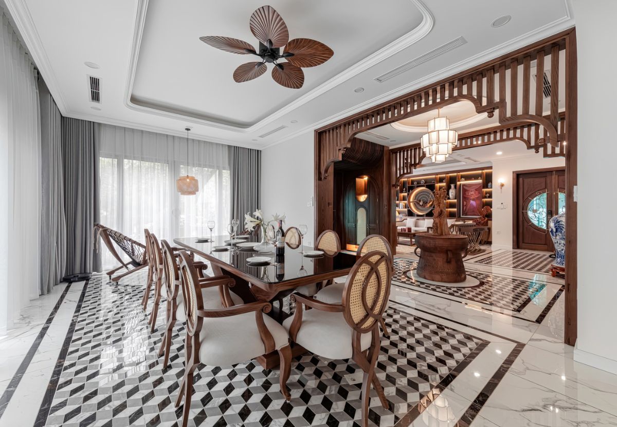 Bàn ăn biệt thự vười Mai nội bật với nội thất mây đan mắt cáo