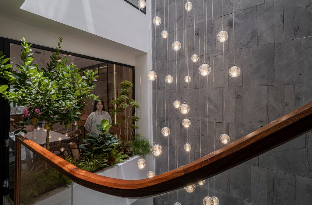 Không gian thông tầng là điểm nhấn thẩm mỹ, và giúp không gian thông thoáng, liền mạch