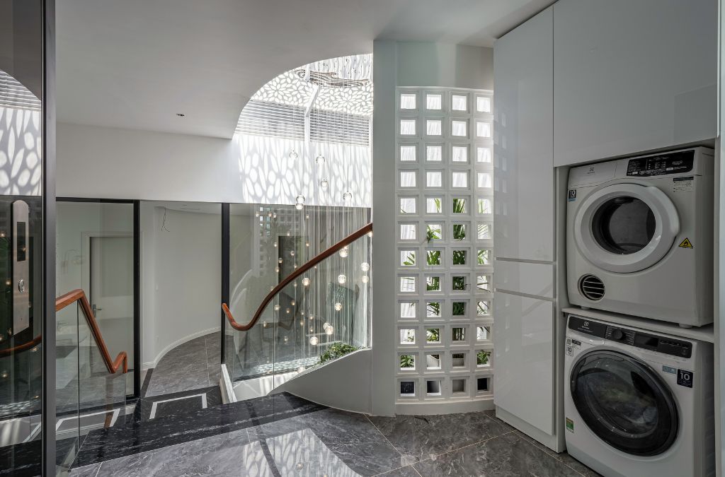 Phòng đa năng và không gian thông tầng sau cải tạo