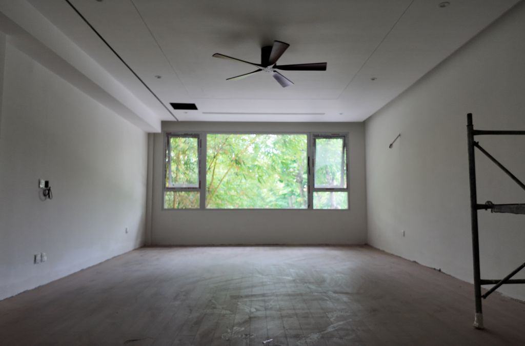 Không gian phòng khách sau khi được cải tạo phần thô