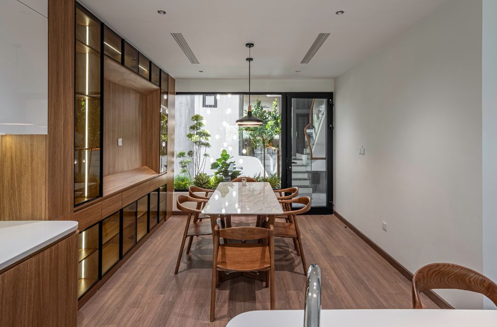 Không gian bếp với hệ tủ gọn gàng, tối ưu diện tích